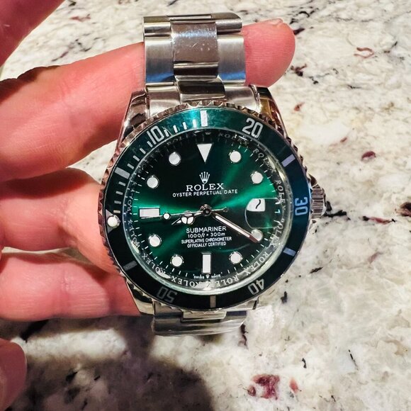 Oyster Perpetual Date Submariner Hulk Green Dial Steel Mens Watch 40mm NEW - Picture 11 of 16